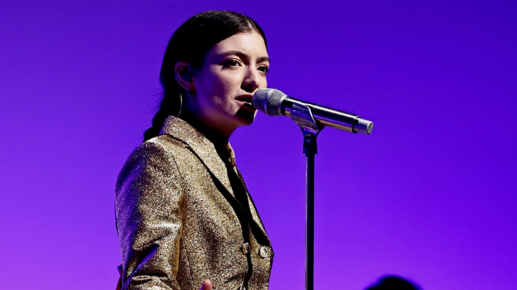 Lorde Postpones U.S. Trip Dates After Coming Down With ‘Horrendous Laryngitis’